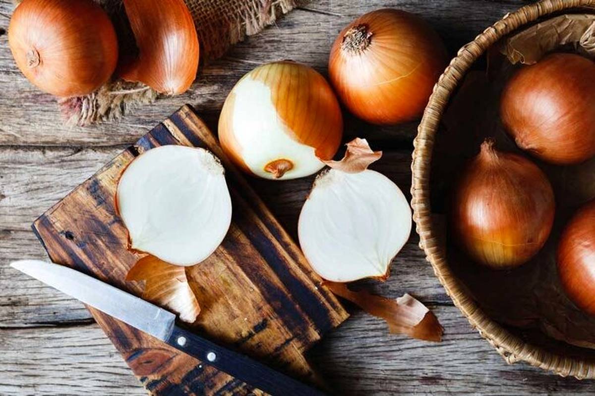 روشهای درست نگهداری پیاز خام و سرخ شده در فریزر/ نحوه نگهداری پیاز در انباری چگونه است؟