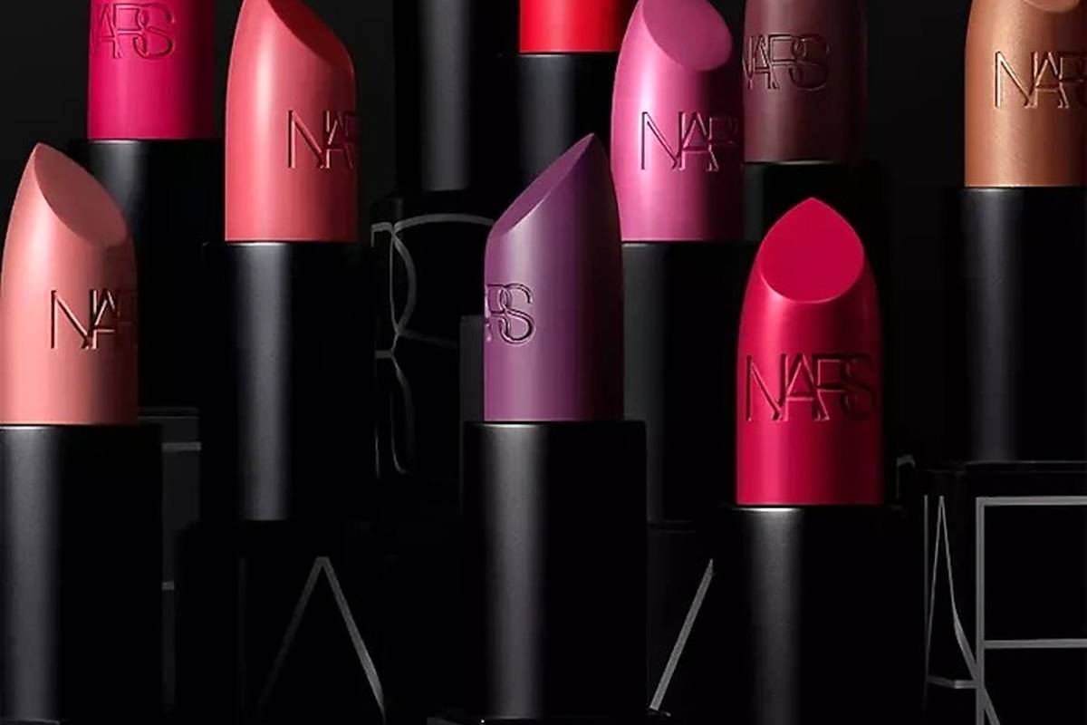 بهترین رژ لب برای لبهای خشک چه ویژگیهایی دارد و بهترین برندها کدامند؟