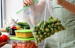 سبزی را چگونه فریز کنیم ؛ خام یا سرخ شده ؟ + آموزش روش صحیح فریز کردن سبزیجات