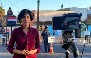 اتفاق عجیب هنگام گزارش زنده خبرنگار ارشد BBC در مرز سوریه با چاشنی عکس صدام حسین! + ویدئو