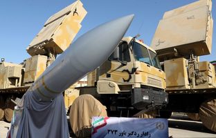 تصاویر دیگری از درگیری سامانه پدافندی با اهدافی در آسمان تهران + ویدئو