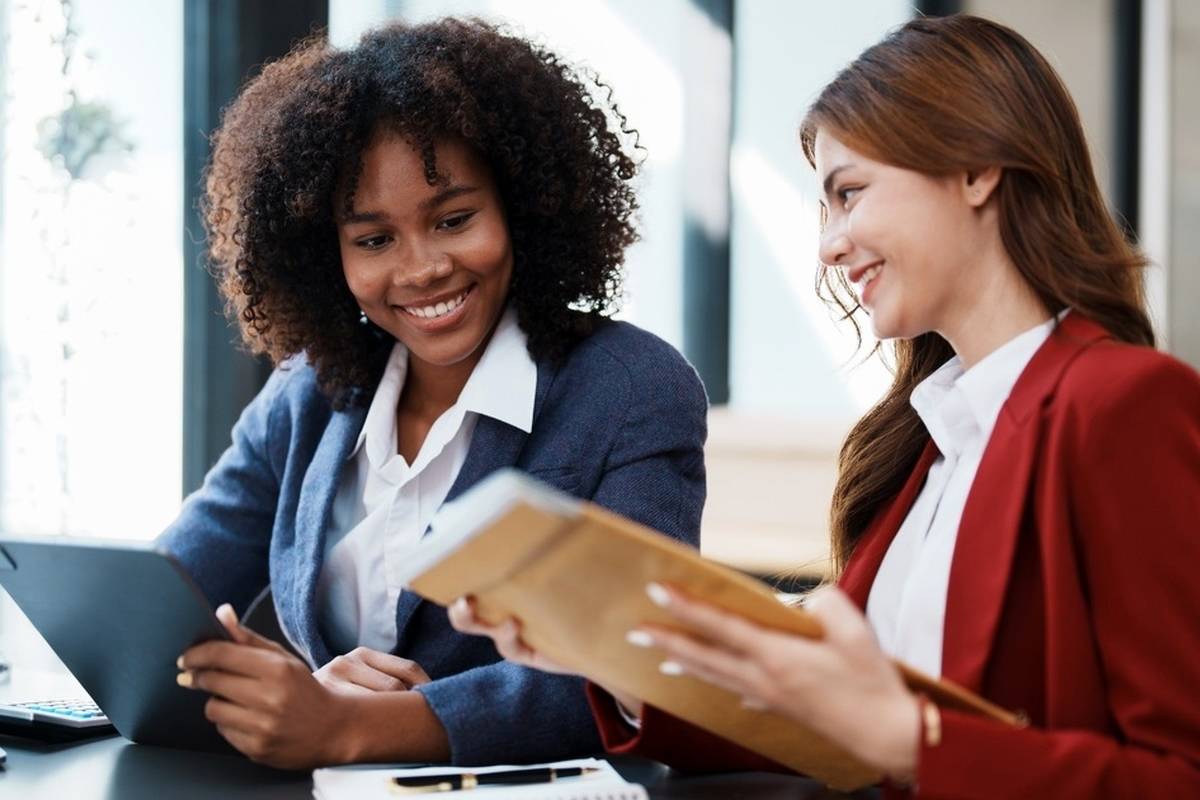 ۱۰ نشانه افرادی که ادای باهوش‌ها را در می‌آورند و باهوش نیستند!