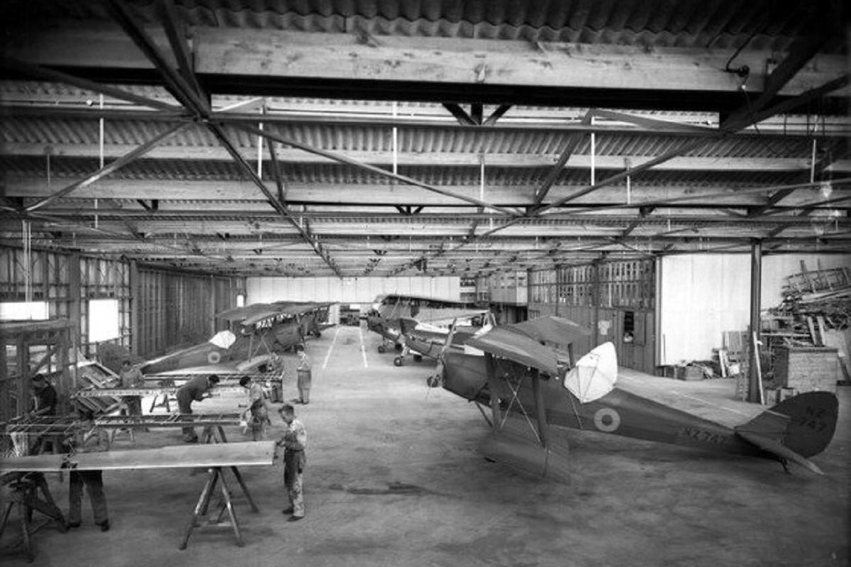 عکس قدیمی: بمب افکن های تایگر موث» در فرودگاه دوشان تپه در سال 1317 