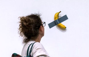 تصاویری عجیب از لحظه بلعیدن اثر هنری ۶.۲ میلیون دلاری! + ویدئو