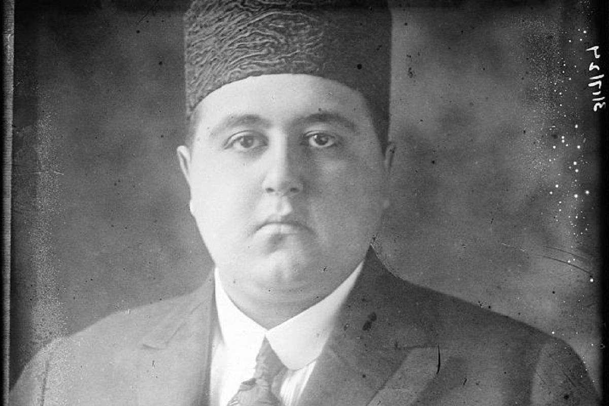 عکس قدیمی: درباریان در مراسم سلام به احمدشاه در اوایل دهه 1290 