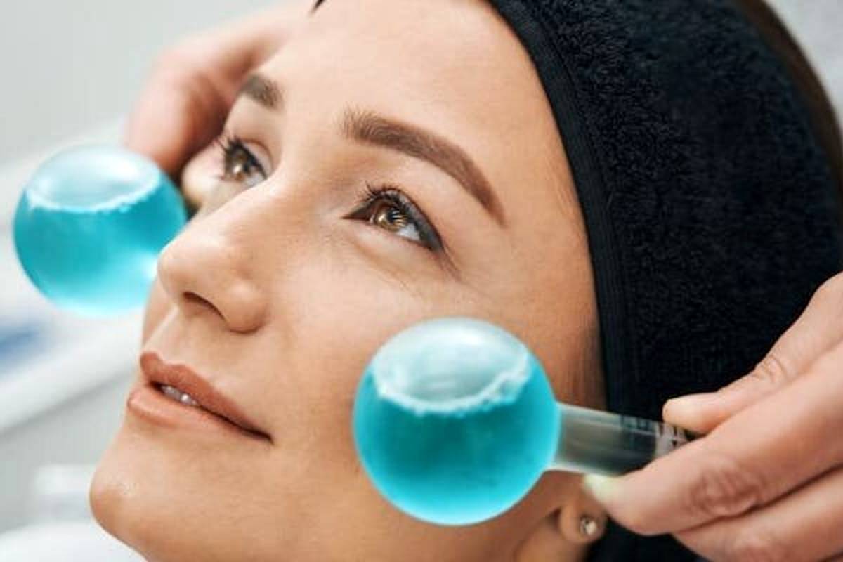 فواید عجیب یخ برای صورت که نمیدانید!
