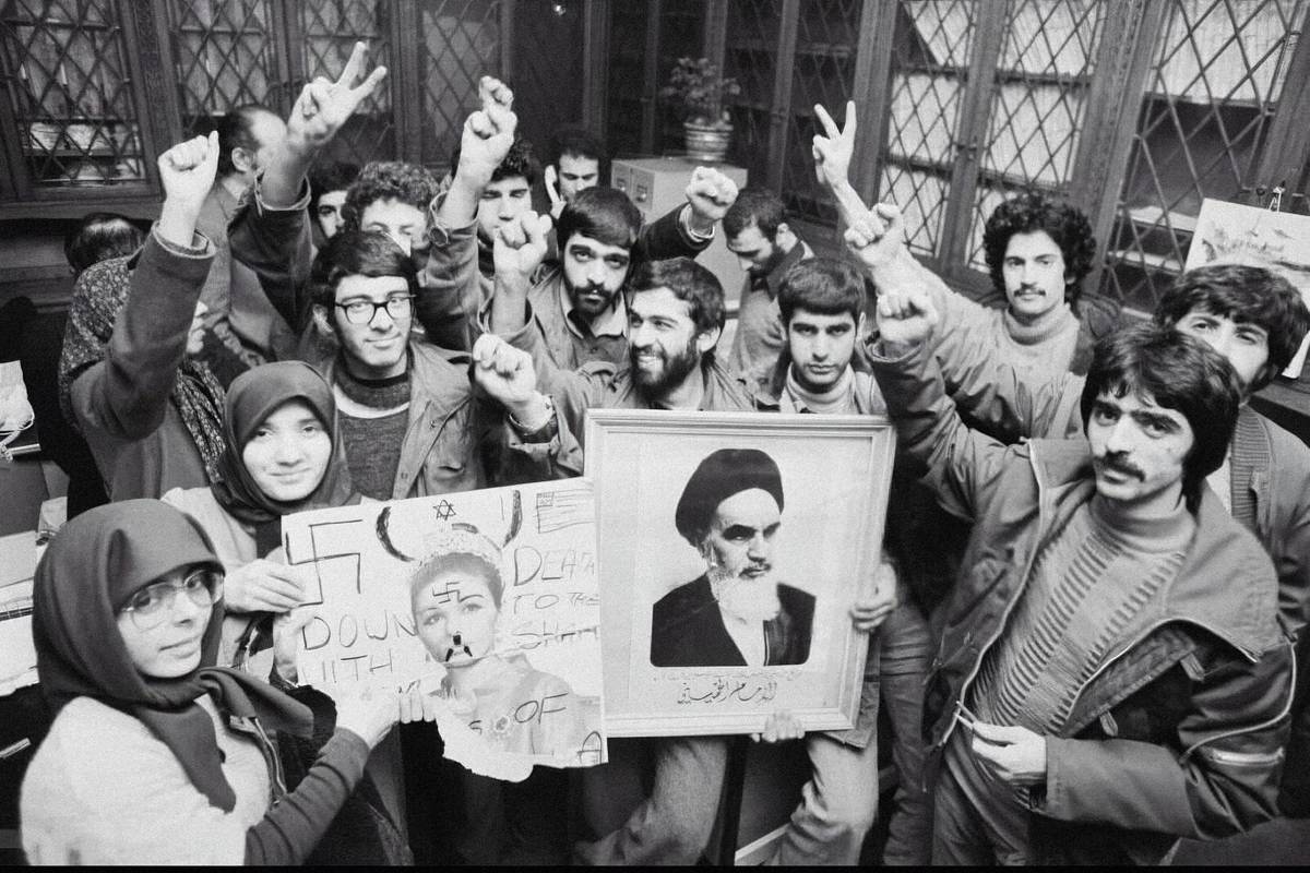 عکس فرح پهلوی با نماد نازی بر پیشانی و ستاره داوود در بالای سر!