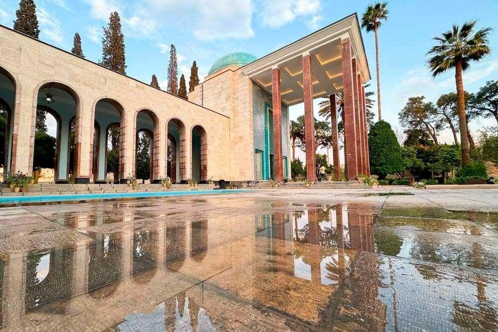مقبره شاعر نامدار سعدی شیرازی در دوره قاجار