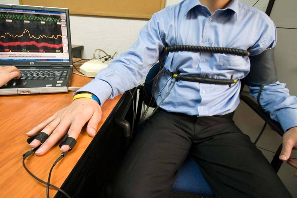 رونمایی از دستگاه دروغ‌سنج آگاهی تهران در هفتاد سال پیش!