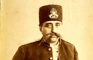 عکس قدیمی: مظفرالدین شاه در کنار شاه و ملکه انگلیس در سال 1281 