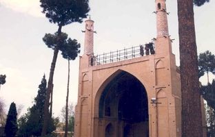 عکس قدیمی: منارجنبان اصفهان در سال ۱۸۹۷ 