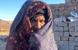 دردناک‌ترین ویدئوی سال؛ سهم این پیرزن از دنیا یک متر جای گرم هم نبود