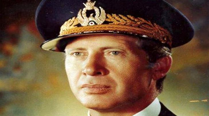 نادر جهانبانی در مراسم فارغ التحصیلی فرزندش انوشیروان