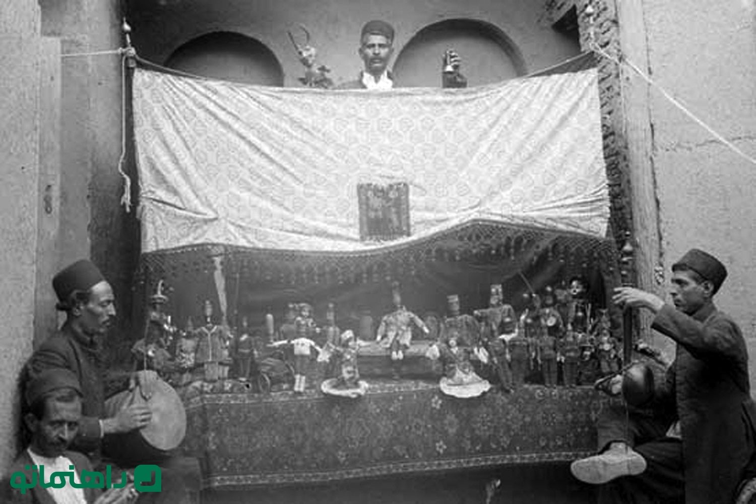 عکسی نادر از عروسک‌های سلطنتی دوره قاجار