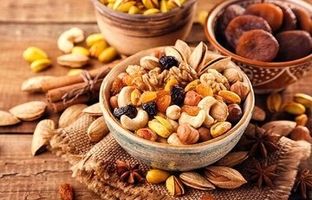 بهترین آجیل‌ برای حفظ سلامت چشم و تقویت بینایی
