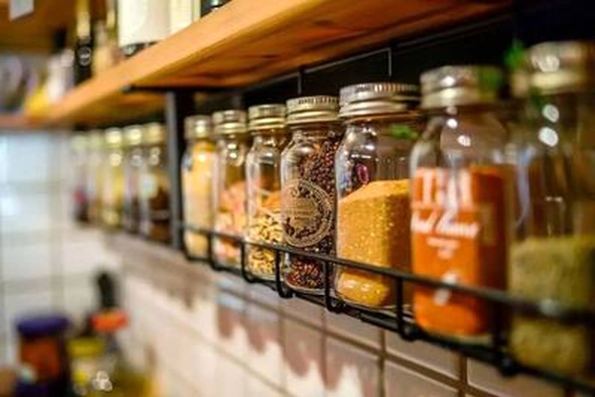 بدترین جای آشپزخانه برای نگهداری ادویه اینجاست