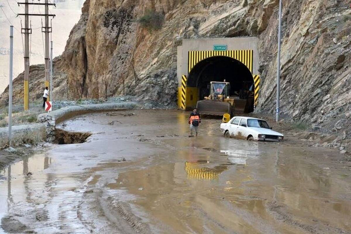 «سیاهبیشه ای ها در جاده خاکی چالوس»؛ سال 42 + تصویر