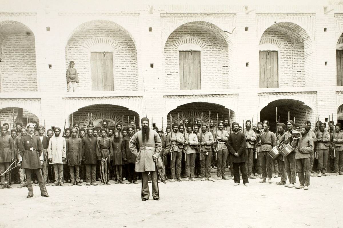 رژه ارتش قاجار در میدان نقش جهان اصفهان + عکس