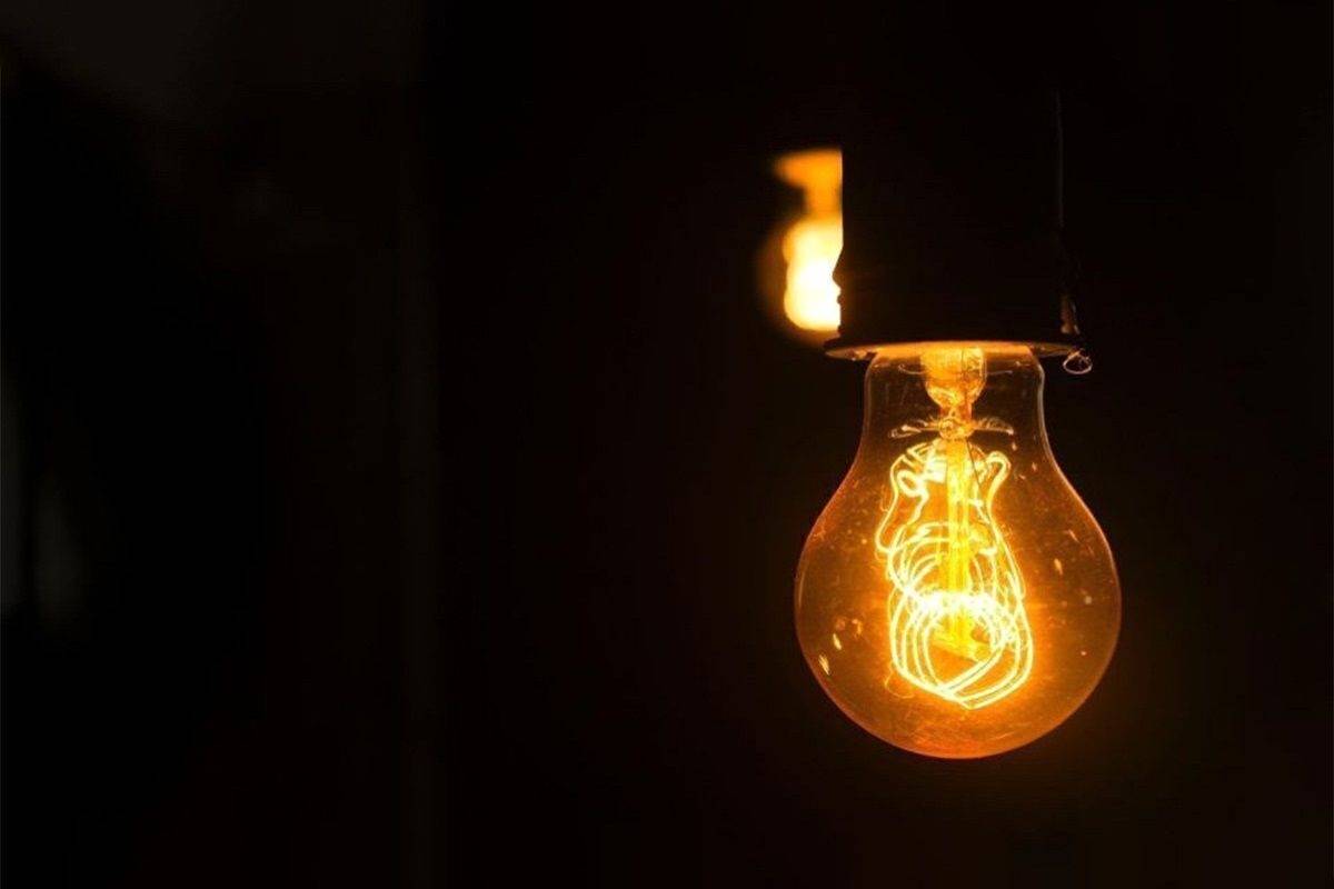 بازگشت قطعی برق در فروردین ۱۴۰۴ / خاموشیها تا ساعت ۲۳:۳۰ ادامه دارد! + جدول