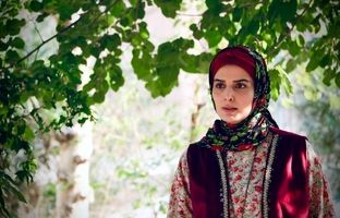  ژست جالب «سوجان» در اتاق گریم سریال سوجان؛ فروردین 1403 + عکس