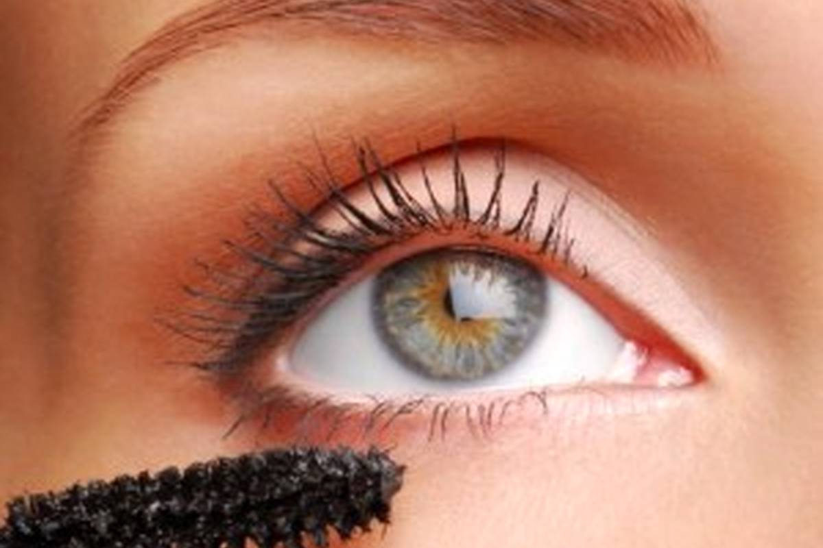 چگونه از چسبندگی مژه ها جلوگیری کنیم؟